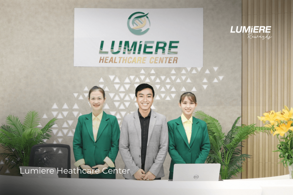 Nụ cười đầu tiên luôn là sự chào đón tận tâm từ Lumiere Healthcare Center.
